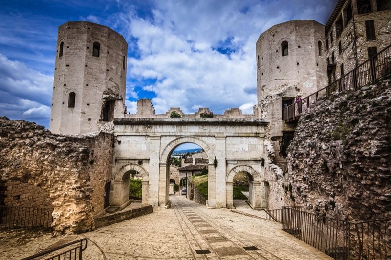 Porta Venere e le Torri di Properzio